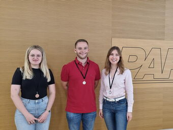 Unsere diesjährigen Tippspielgewinner. V. l. n. r. Svenja Schneider, Niklas Schneider und Carina Schneider.