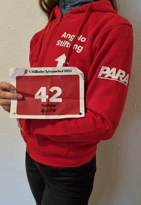Carina Schneider mit der Startnummer 42 beim 1.Silvesterlauf in Völlkofen