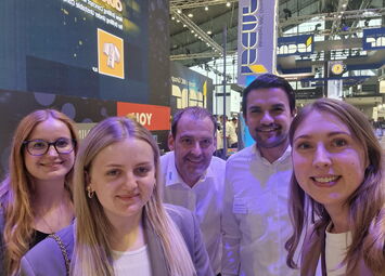 Das PARA-Team auf der AMB. V. l. n. r. Sophie Rose, Svenja Schneider, Jochen Unrein, Christoph Denzel und Carina Schneider.