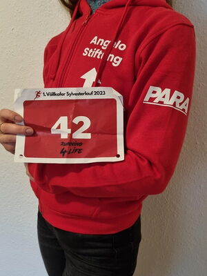 Carina Schneider mit der Startnummer 42 beim 1.Silvesterlauf in Völlkofen