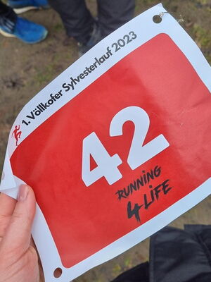 1. Silvesterlauf in Völlkofen mit der Startnummer 42