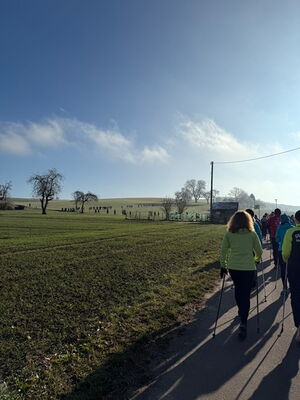 Mehr als 200 Läuferinnen und Läufer beim 2. Silvesterlauf Völlkofen für die Angelo Stiftung