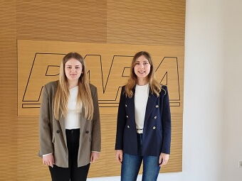 Frau Svenja Schneider verstärkt ab sofort unser Team  im Innendienst. V. l. n. r. Svenja Schneider und Carina Schneider.